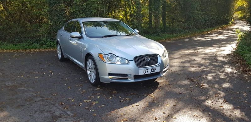 View JAGUAR XF V6 LUXURY