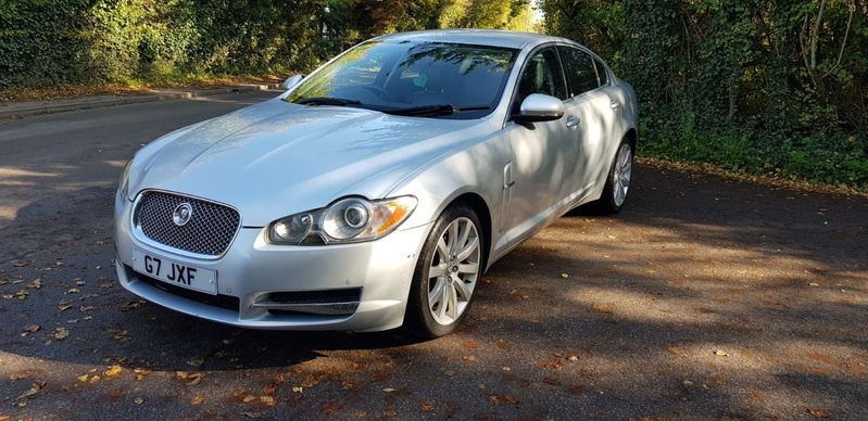 View JAGUAR XF V6 LUXURY