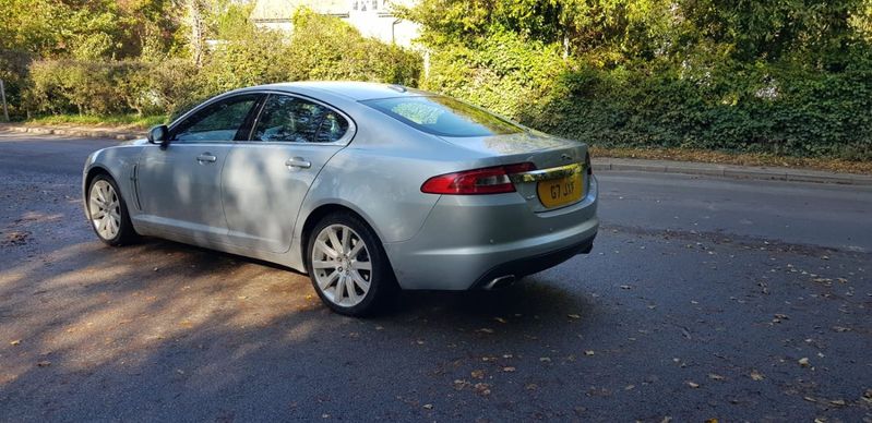 View JAGUAR XF V6 LUXURY