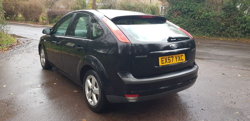 View FORD FOCUS ZETEC CLIMATE 16V