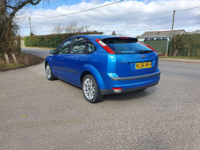 View FORD FOCUS LX